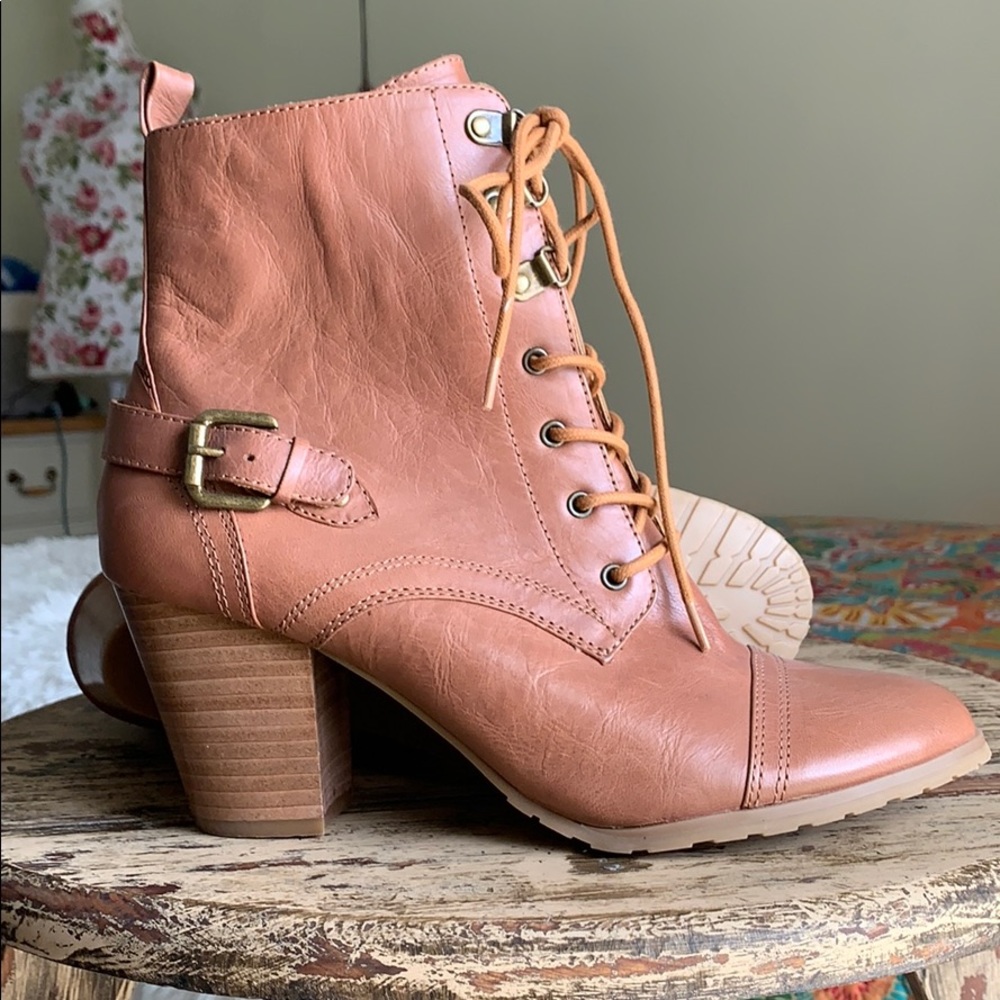 NWOB Bella vita Boots - Picture 6 of 12
